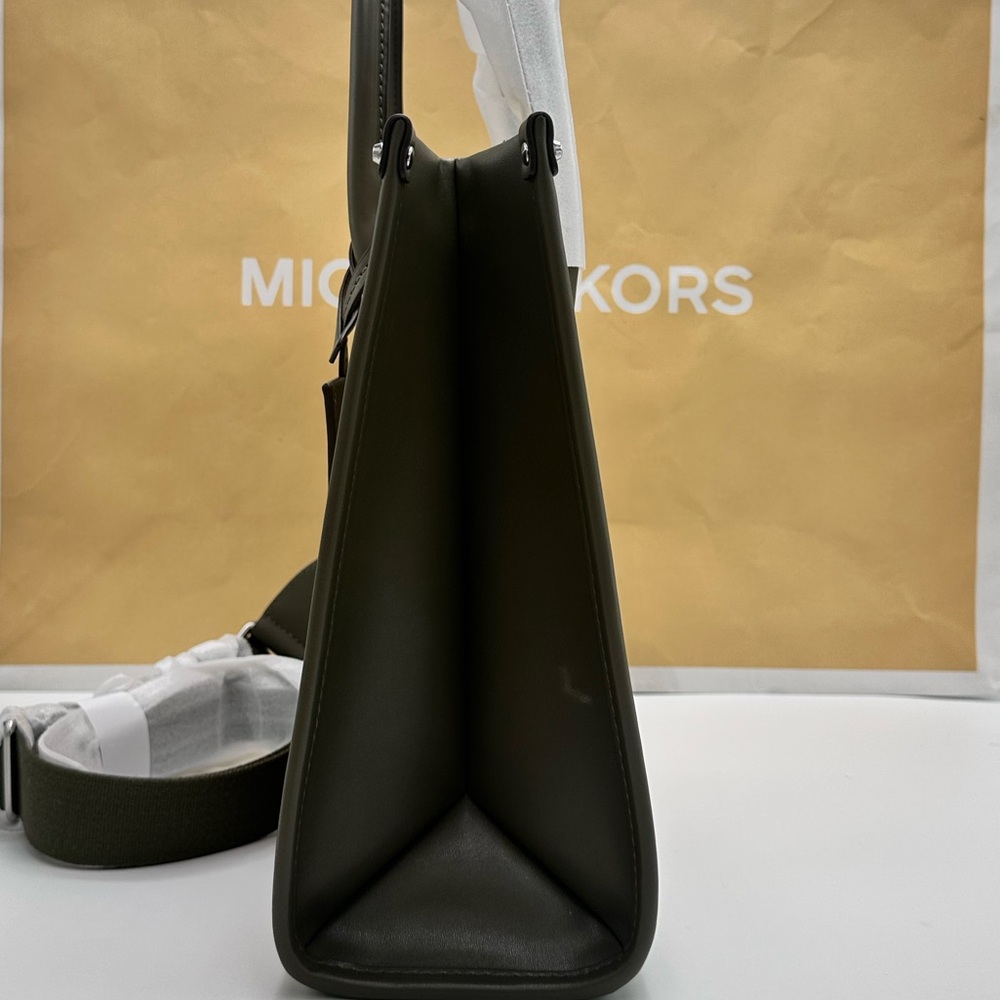 MICHAEL KORS
Mirella Medium Ombré Signature Logo Tote Bag Olive Combo color - Picture 7 of 15